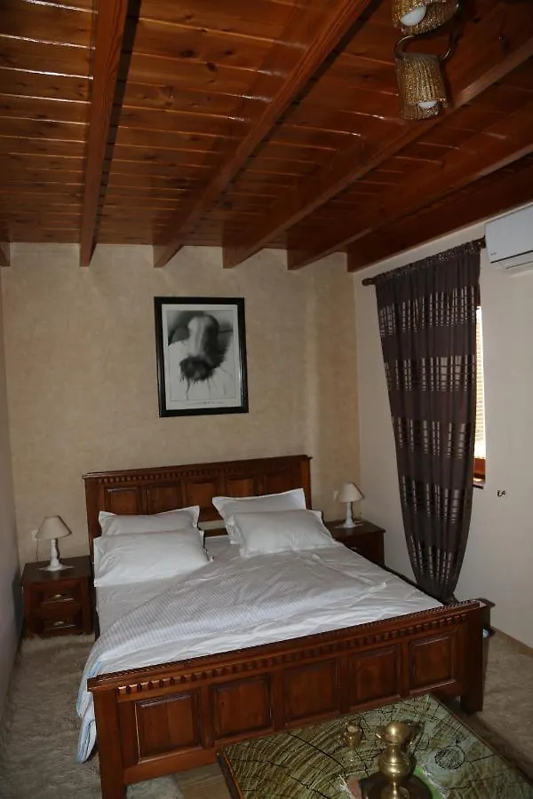 Vila Alket Korce